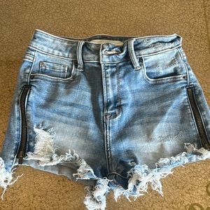 Hidden Pond brand jeans shorts XS.  Zipper detail on sides.